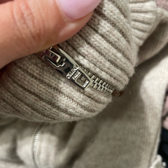 Celine Cream Sweater for Effortless Style - Picture 3 of 6